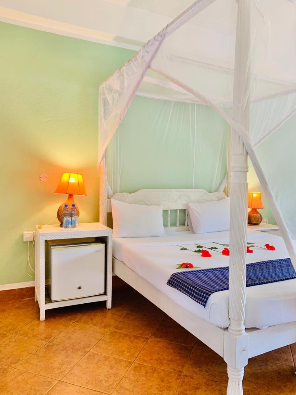 Lily Palm Resort Watamu Bagian luar foto
