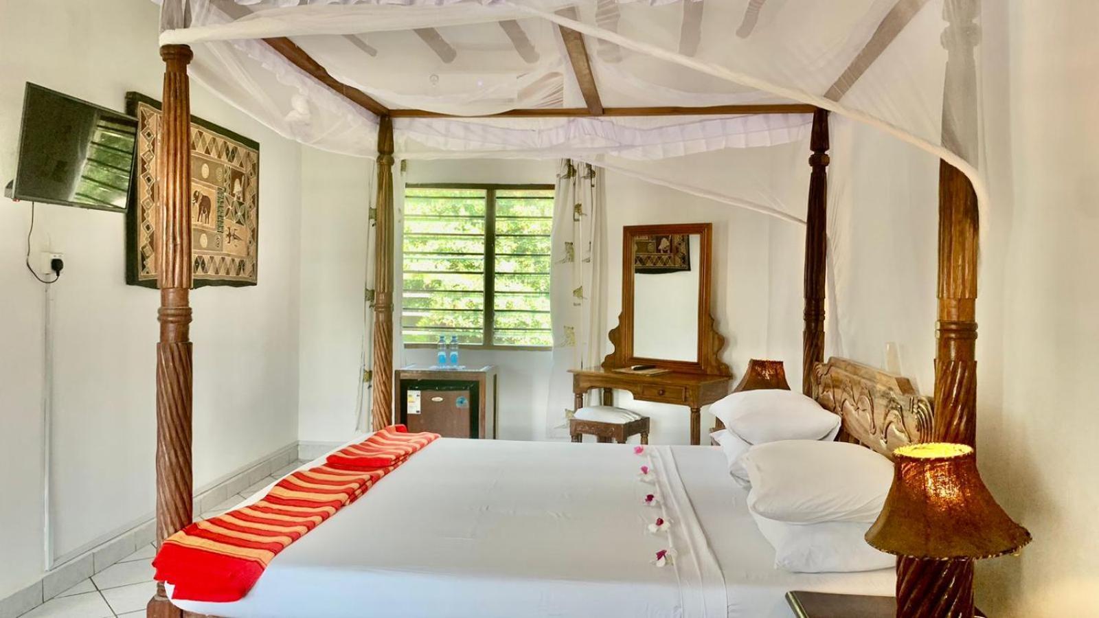 Lily Palm Resort Watamu Bagian luar foto
